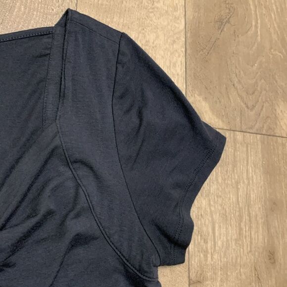 Womens Athleta V-Neck Performance Active Shortsleeve Shirt - Picture 3 of 6